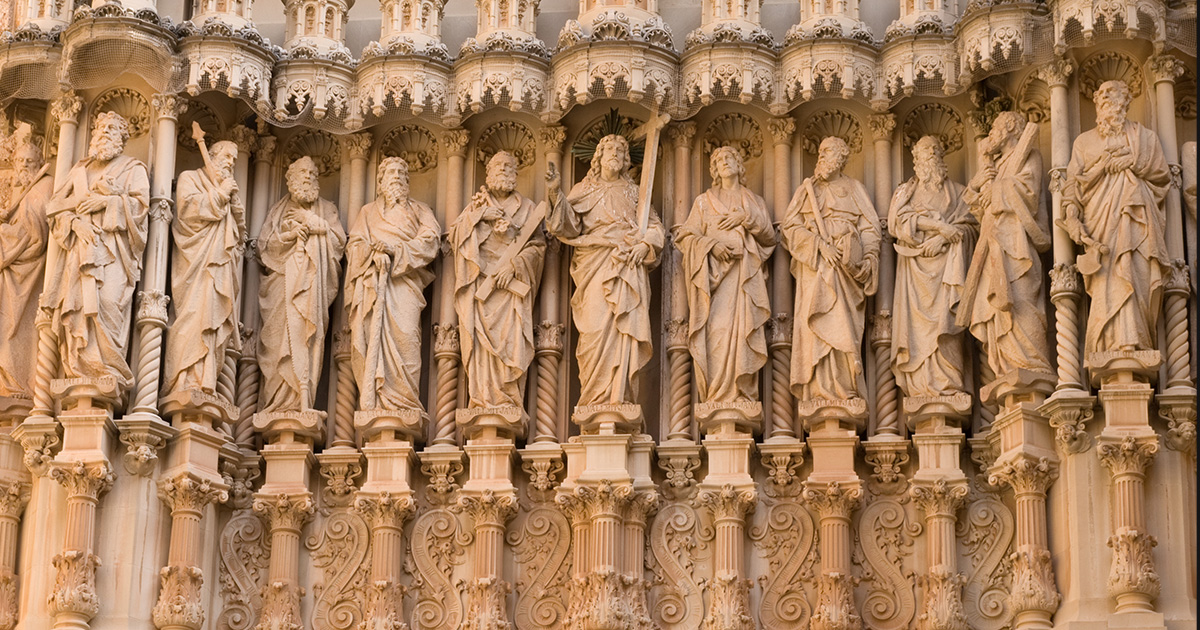 Apostles' statues